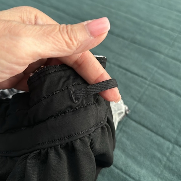LIKE NEW! Lululemon Tracker Short V (4") - Picture 11 of 15